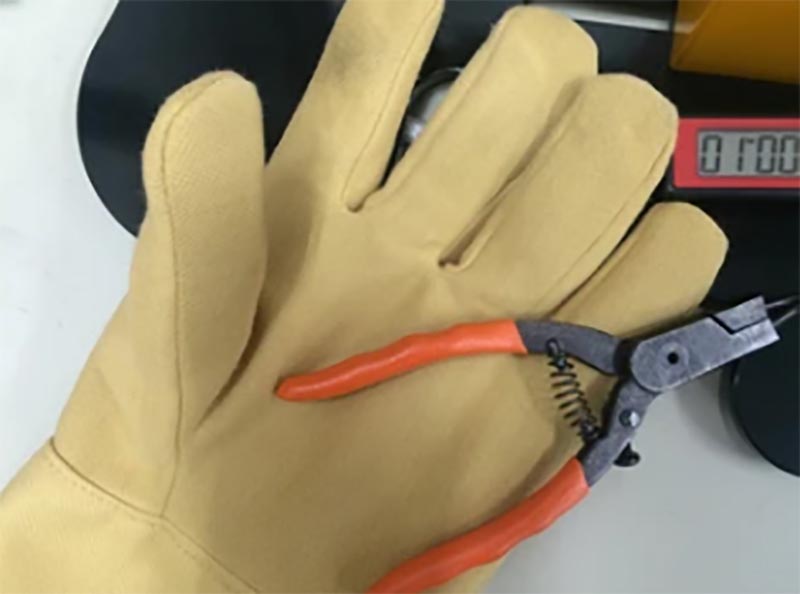 100% kevlar gloves
